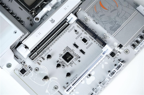 融入雕妹二次元设计！技嘉B850 AORUS ELITE-P ICE主板图赏