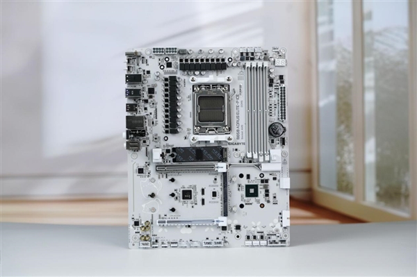 融入雕妹二次元设计！技嘉B850 AORUS ELITE-P ICE主板图赏