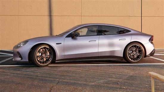 对标保时捷Taycan！奔驰AMG GT53四门轿跑亮相：仅10分钟补能534km