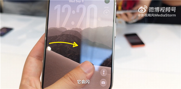 iPhone Duo可靠性翻车：影视飓风Tim在苹果总部掰一下就闪屏了