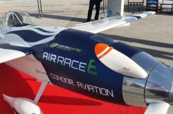 Air Race E在迪拜航展上展示首架电动竞赛飞机