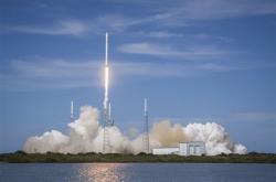 NASA宣布载人登月巨型火箭建造完成：2024年重返月球
