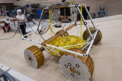 NASA测试VIPER月球探测器：为未来水冰寻找任务作准备