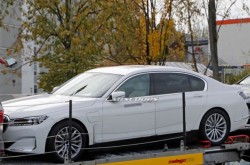 宝马7系纯电动新车曝光：续航达700KM 挑战燃油车