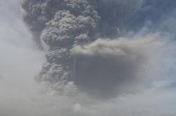 加勒比岛国火山喷发 周边区域“白昼变黑夜”