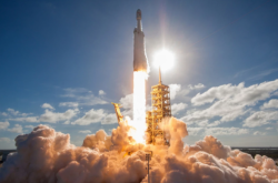 SpaceX的“猎鹰重型”火箭将执行NASA的月球寻水任务
