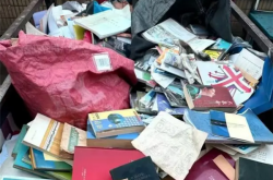 女子废品站买下已故科学家手稿捐出 档案馆回应：很重视