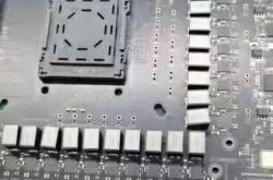 Intel 12代酷睿Z690主板真容首曝：第一次看到新接口