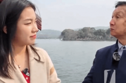雷峰塔下真的有压了千年的白色虫子：发现时还活着