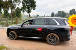 40万级最强SUV 问界M8实车谍照曝光：内饰比M9更好了