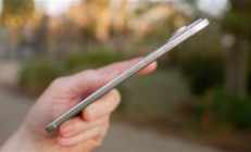 苹果为极致轻薄妥协太多：iPhone 17 Air前摄被迫挪位