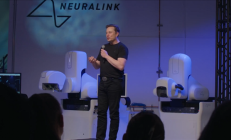 马斯克公布脑机接口重大进展：未来有望控制人形机器人 28年人类变AI