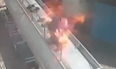 土耳其一男子嘴里叼着香烟清洁油罐车：开盖后被炸飞