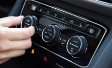 车主注意！男子车里开空调睡觉中毒