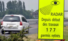 收入越高罚款越高！限速50跑到77km/h被抓怕 一司机在瑞士被罚近80万元