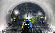 设计时速350公里！西十高铁湖北段一日贯通两座隧道