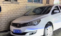 男子将车开到沟里连续三天找银行维权 网友：技术人品都有问题