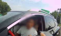 男子一直没考过科目一 还敢替女友开车：她高速没胆开