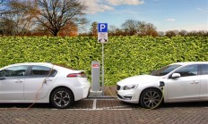 被三家新能源车企告上法庭！最悲惨汽车维修工：电车维修坑死人 发修车视频遭殃