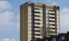 美国“晚买房”趋势加剧：首次购房者平均年龄升至40岁创纪录