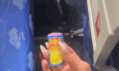 多方回应乘客在飞机上捡到鞭炮！律师：无论真假 都要有人担责