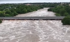 美国近百年最大洪灾之一！白宫：得州洪水来时大家在睡觉 这是天意