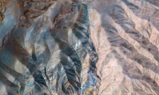 卫星俯瞰盘龙古道：帕米尔高原上的600道弯 仿佛一条巨龙