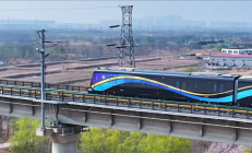 全球首列碳纤维地铁在青岛开跑：整车减重11% 能耗大降