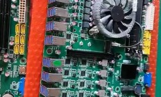 神奇主板竟然有36个USB接口！可惜是Intel老平台 还都是USB-A