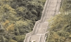奇瑞复刻路虎攀爬天门山天梯 结果溜车撞断护栏！景区回应：游客暂时上不了天梯