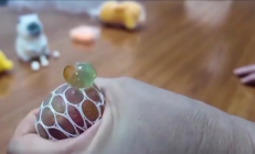 当心有毒！11款“捏捏乐”100%检出甲醛等成分