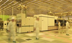 美国宣布：未来18个月不对中国芯片加征额外关税！