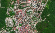 卫星俯瞰中国最后一个通公路的县：西藏墨脱