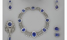 法国卢浮宫发生入室盗窃案：9件稀世珍宝丢失 凶手骑摩托逃窜