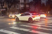 停电致Waymo无人驾驶出租车集体趴窝街头 官方详解原因所在