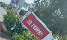 自动驾驶送货车闹笑话：有路不走 非要在路边荒地开条新路