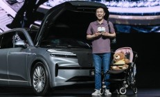 当李斌 拿起低价这把枪