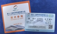 270多名老外体验中国高铁时速350公里的“贴地飞行”