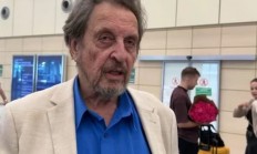 敏感时刻 马斯克父亲抵达俄罗斯莫斯科