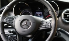 百万级奔驰车高速上多次熄火无法启动 4S店两年未修好也不退换车