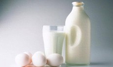 医生建议：补钙吃这4种食物，牛奶都不算什么，年纪越大越要吃