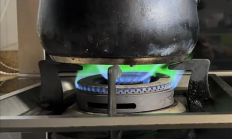 男子加热中药忘关火27天后回家才发现：中途还续了燃气费