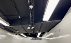 地铁站天花板上长满“白色蘑菇”：干啥的呢