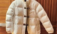 女子花4.5万买羽绒服：穿4天就起毛 门店称“顾客穿着不当”