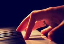 国内一男子开特斯拉狂飙至200码 结果高速撞车