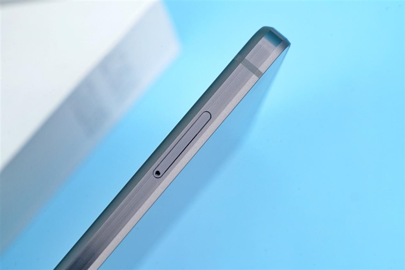 iPad mini 6唯一对手！拯救者Y700平板评测：最强的掌上游戏8.8寸小钢炮