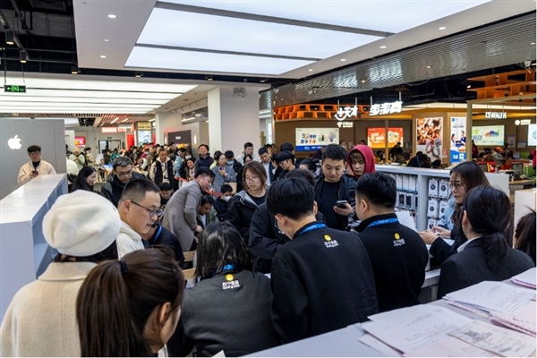 实探国补扩容下的3C市场：门店排队购机潮久违再现 消费电子迎暖冬