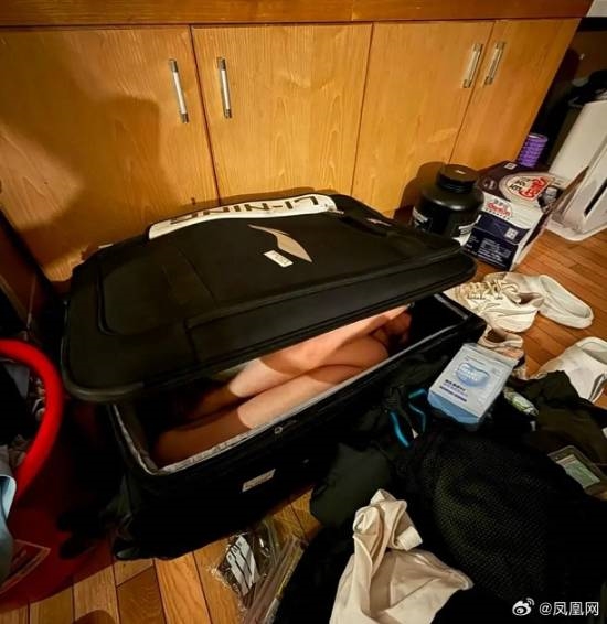 CBA球员把女友装行李箱带进宿舍引热议:通宵补课后被禁赛