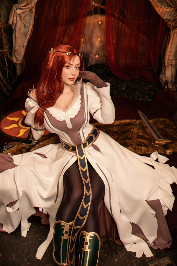 《古墓丽影》劳拉Cos美图欣赏：身材超还原