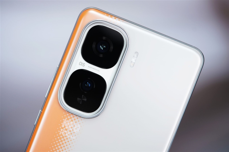 全球首款天玑9400游戏机iQOO Neo10 Pro全面评测：144帧丝滑玩《星铁》真香！